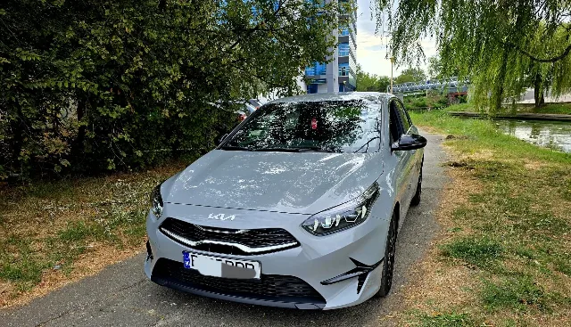 kia ceed benzina 1.0 An 2024 – fotografia 1 din 8