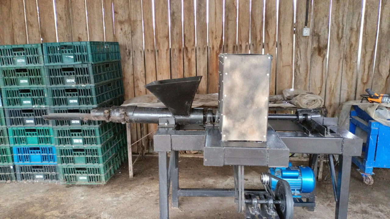 vând presa brichete rumeguș sau resturi vegetale – Hunedoara, Hunedoara