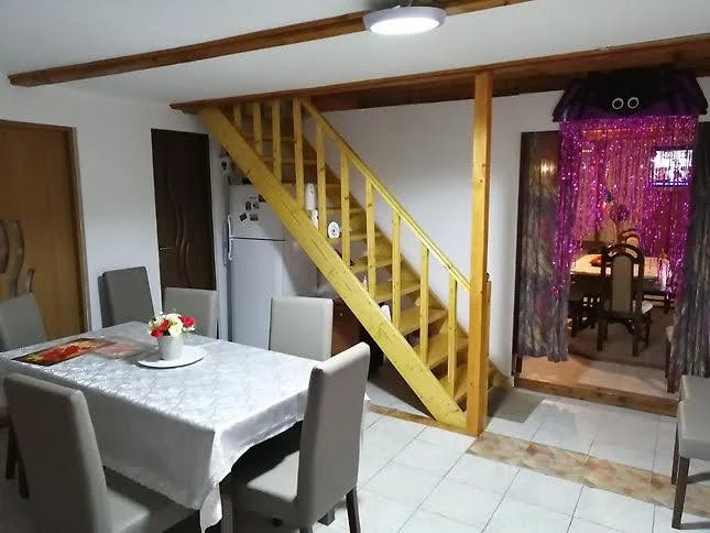 Casa de locuit cu spații de închiriat în scop turistic – fotografia 3 din 6