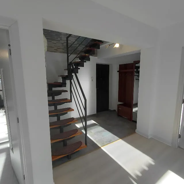PF vând apart. 3 camere la mansardă pe 2 niveluri – fotografia 2 din 8