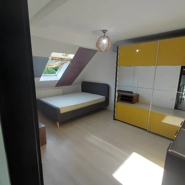 PF vând apart. 3 camere la mansardă pe 2 niveluri – fotografia 3 din 8