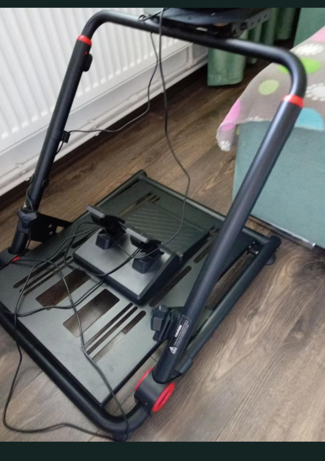 Volan, pedale și suport metalic reglabil pentru PS4/PS5 – fotografia 3 din 8