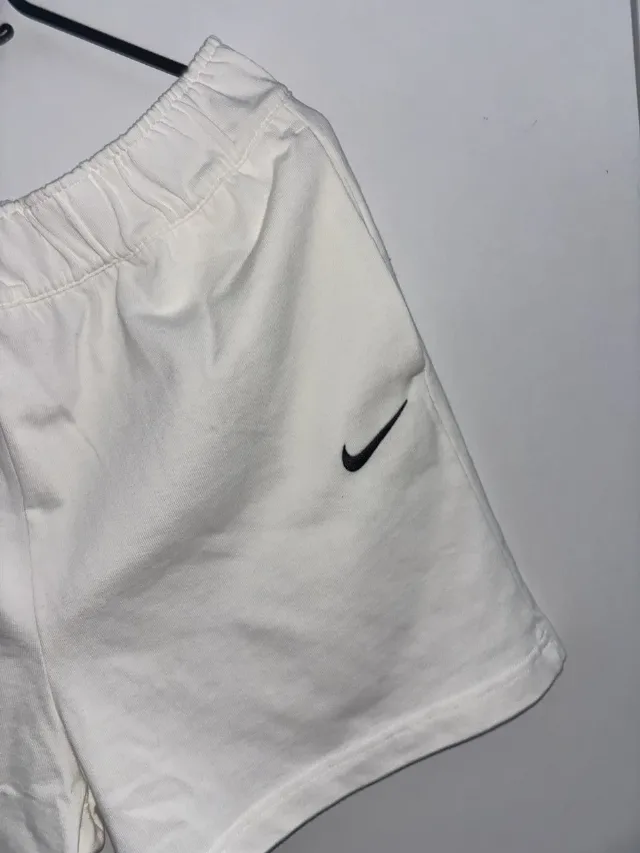 Pantaloni scurți damă Nike – fotografia 3 din 6