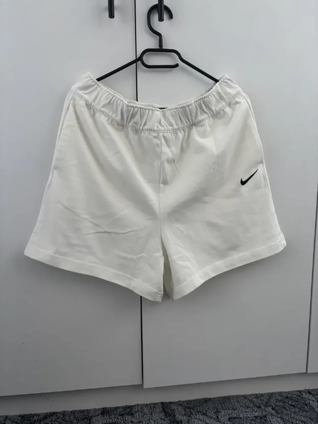 Pantaloni scurți damă Nike – Sector 6, București