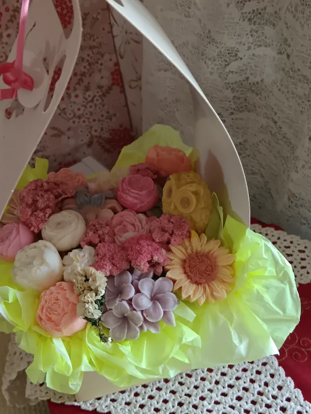 Aranjament floral din ceară naturală de soia – fotografia 1 din 3