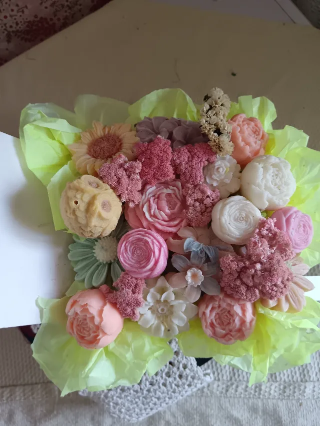 Aranjament floral din ceară naturală de soia – fotografia 3 din 3