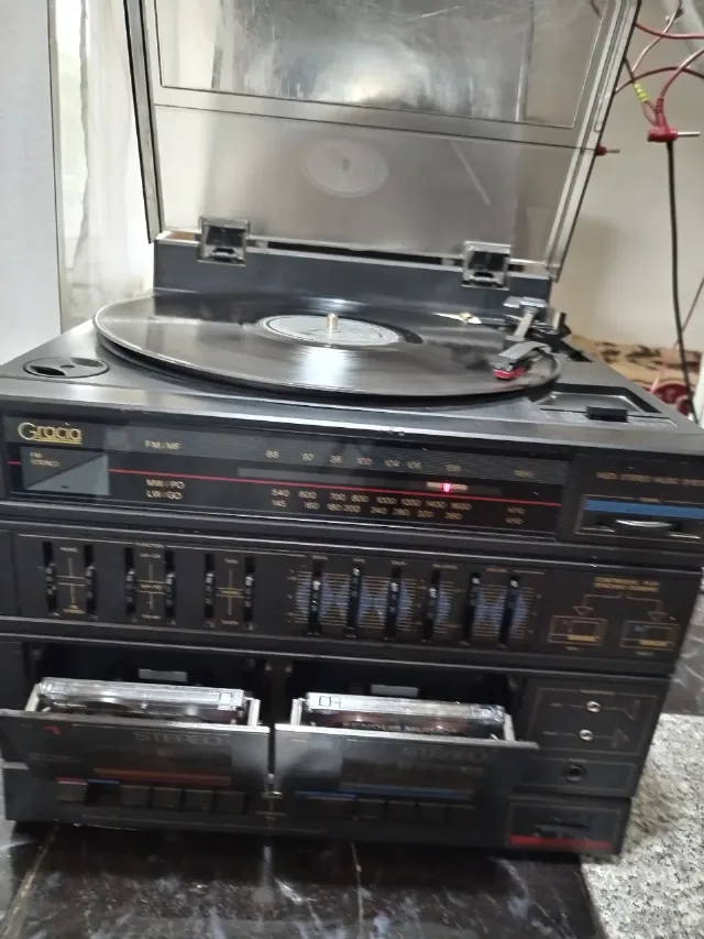 Combina audio Gracia cu pick-up – fotografia 1 din 8