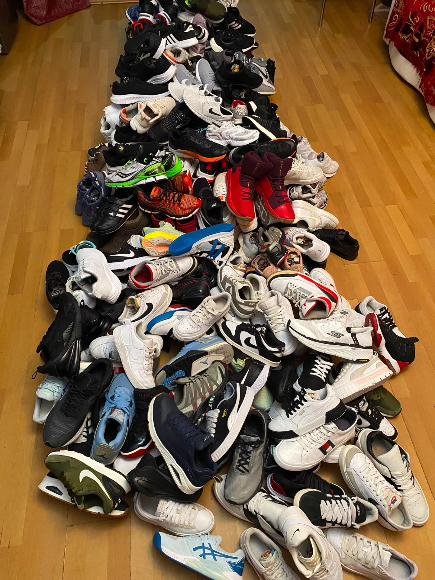 Adidași de vânzare sh de vânzare en gros detaliile la privat sunați – fotografia 2 din 4