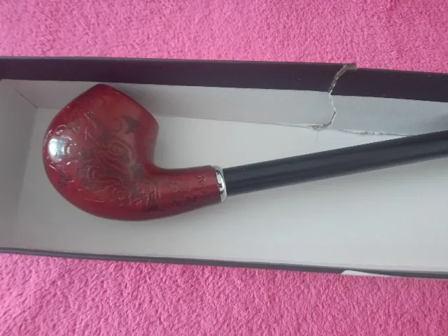 pipă cu tija lunga și o cutie elegantă – fotografia 4 din 5