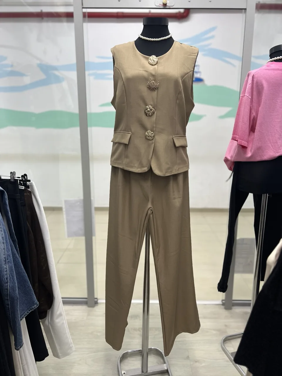 ✨ Compleu damă elegant – vestă & pantaloni, nuanță bej/camel – fotografia 1 din 1