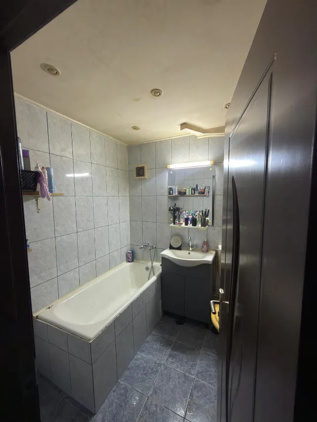Vând apartament cu 3 camere – fotografia 7 din 8
