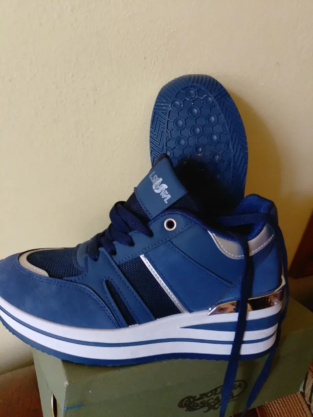 Trei perechi adidași unisex – Sector 2, București