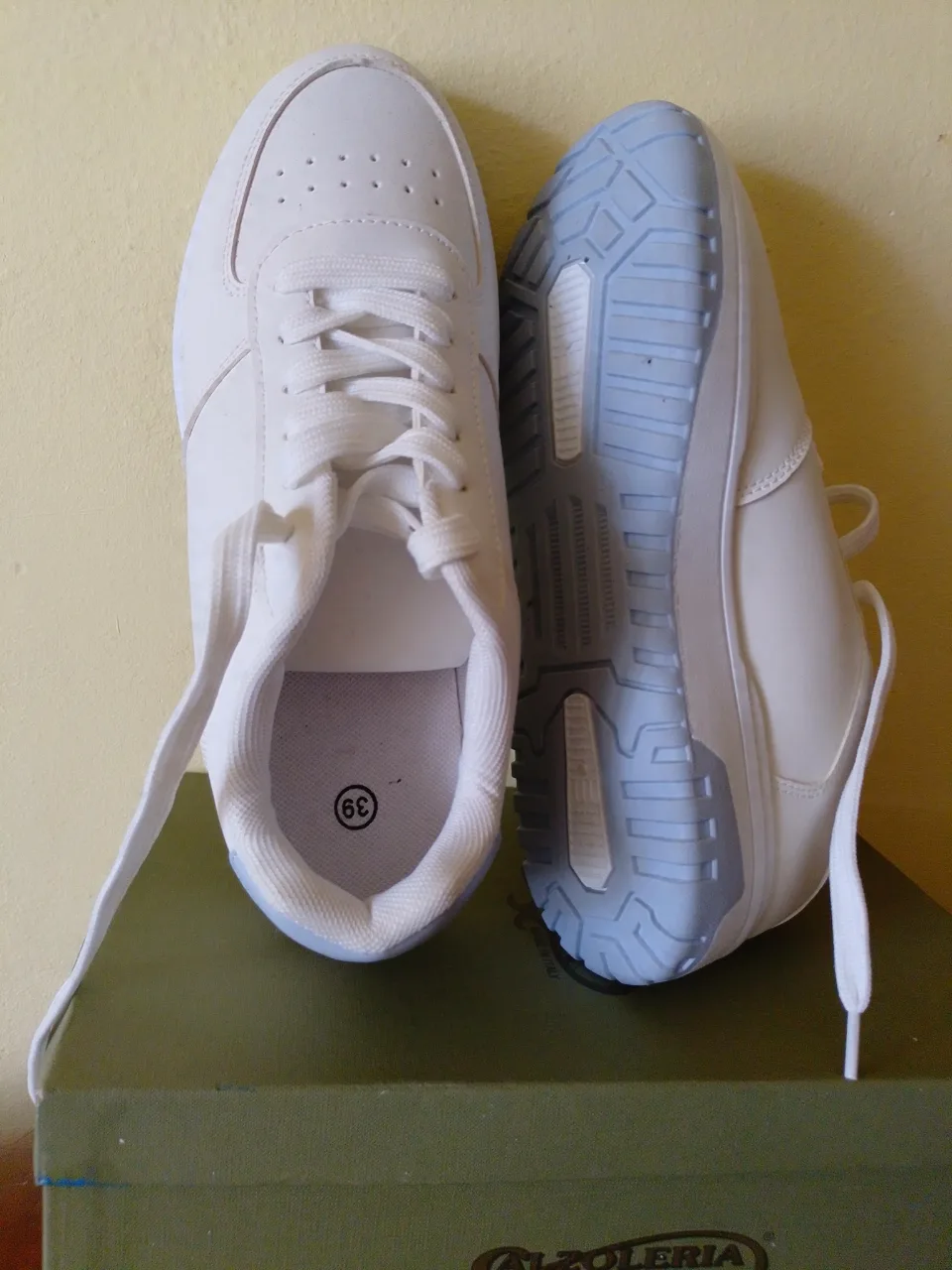 Trei perechi adidași unisex – fotografia 6 din 6