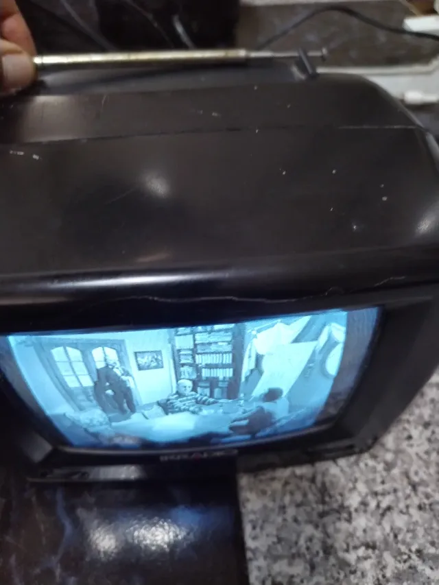 tv alb negru Irradio 13cm – fotografia 4 din 8