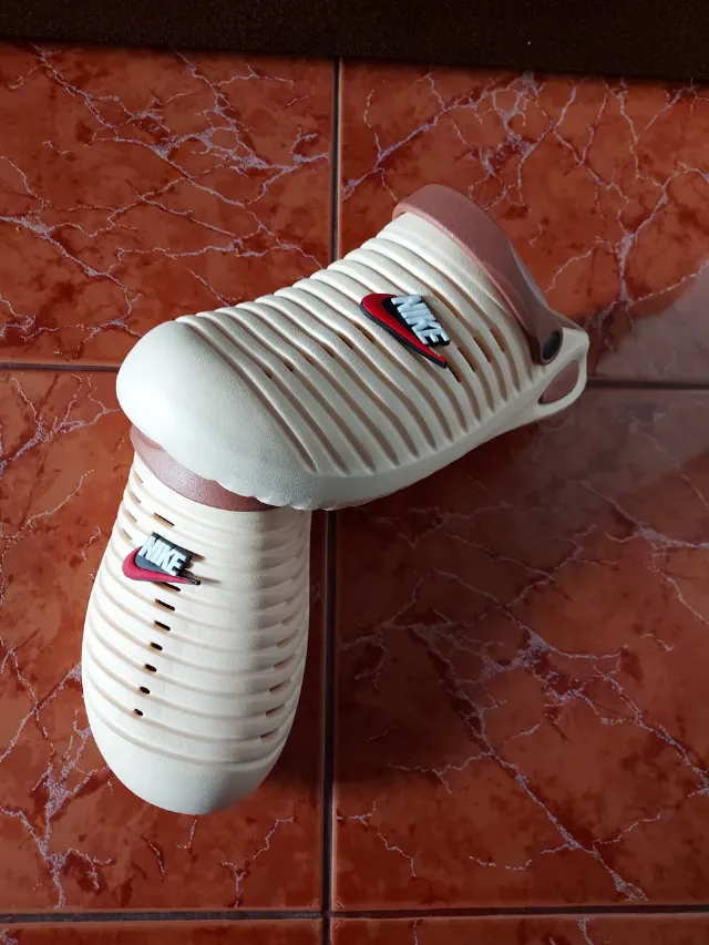 vînd sanda nouă – fotografia 4 din 4