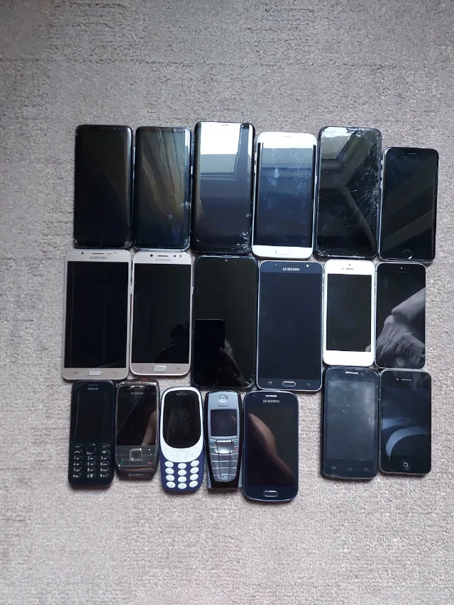 vînd telefoane pentru piese – fotografia 1 din 4