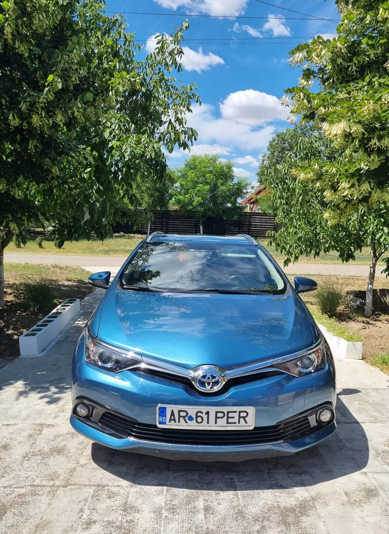 Toyota auris hibrid break 1.8 benzină euro 6 an 2015 – fotografia 1 din 8