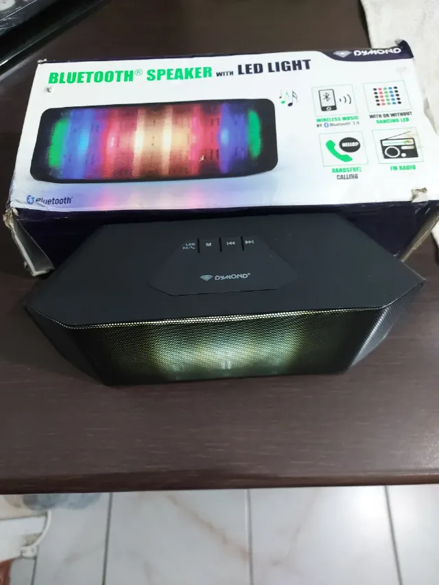 vînd  boxă Bluetooth nouă cu leduri – fotografia 6 din 6