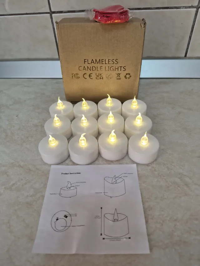 Set 12 lumânări tip pastila cu led și petale de trandafir cu – fotografia 2 din 5