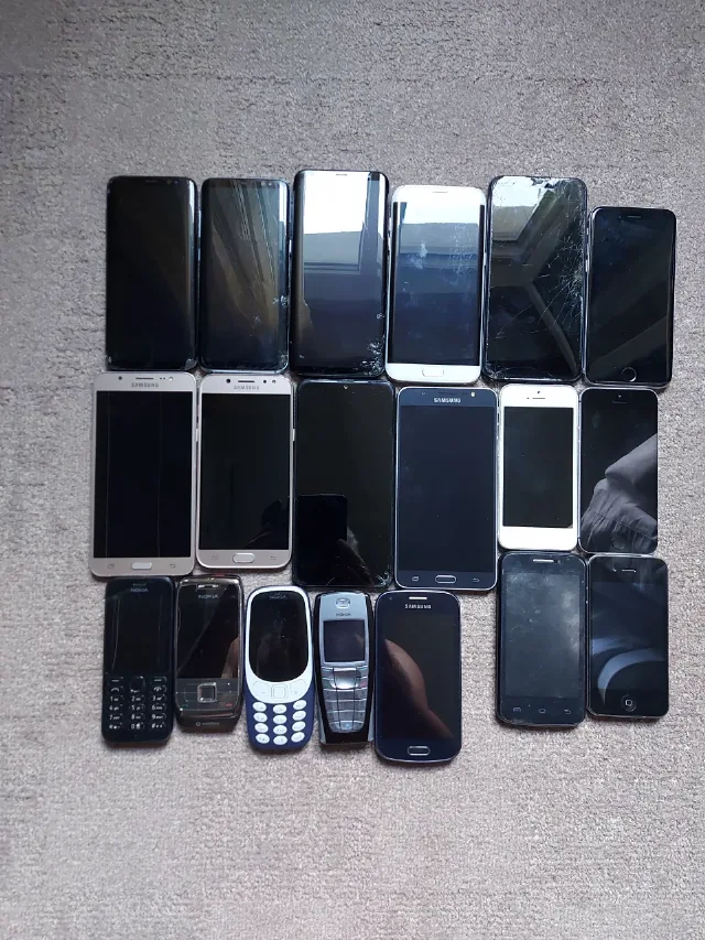 vînd telefoane pentru piese – fotografia 3 din 4