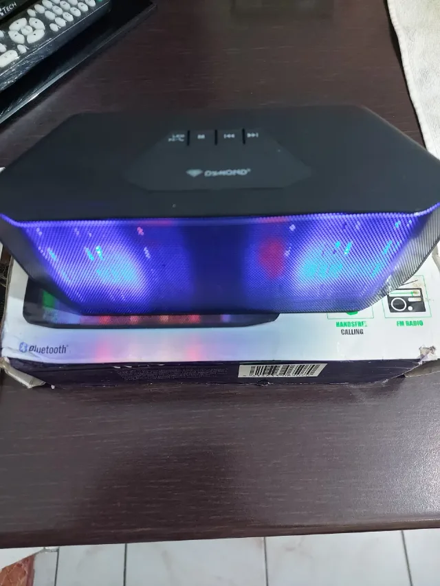 vînd  boxă Bluetooth nouă cu leduri – fotografia 2 din 6