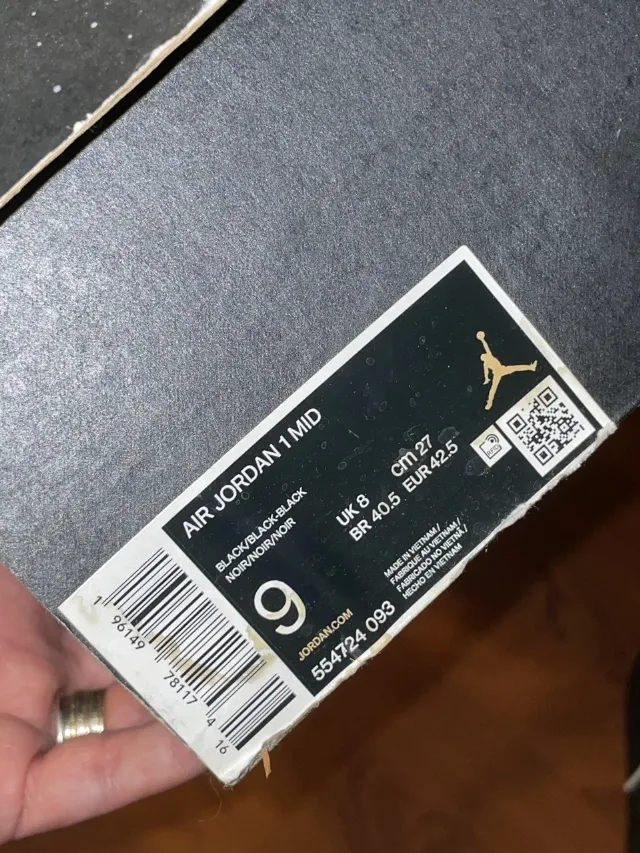 Nike Air Jordan 1 mid | marimea 40,5 | stare impecabilă – fotografia 3 din 8