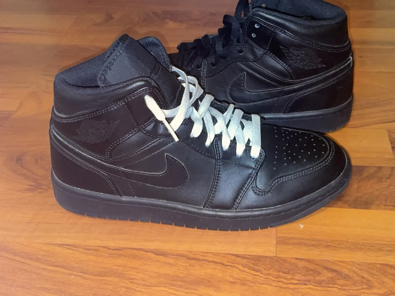 Nike Air Jordan 1 mid | marimea 40,5 | stare impecabilă – fotografia 6 din 8
