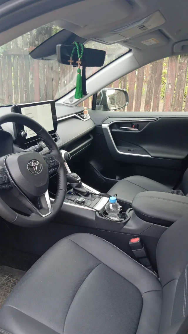 Toyota RAV4 2.5 Hybrid AWD-i   Echipare PREMIUM (Top de Gamă) – fotografia 2 din 7