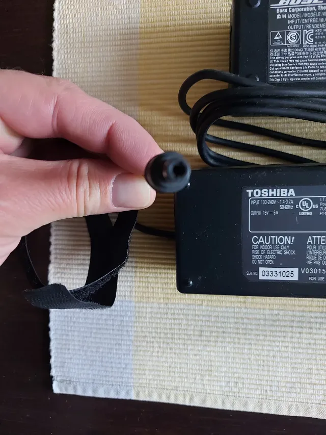 vînd  încărcător stare bună – fotografia 4 din 7