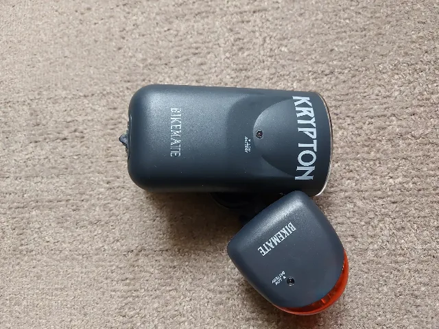 vînd set lumini bicicletă nou – fotografia 4 din 7