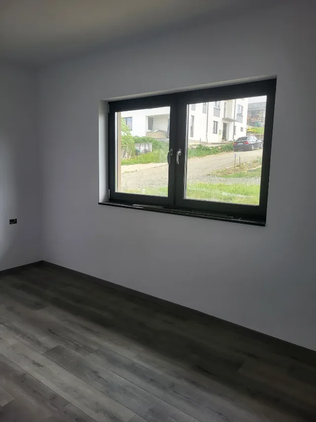 Casă de vânzare – fotografia 3 din 8