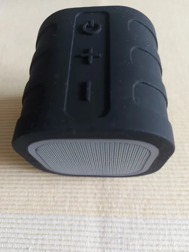 vînd boxă Bluetooth cu led – fotografia 3 din 5