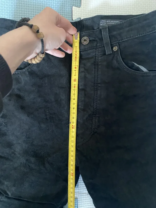 Pantaloni din piele intoarsa marime S/M – fotografia 4 din 7