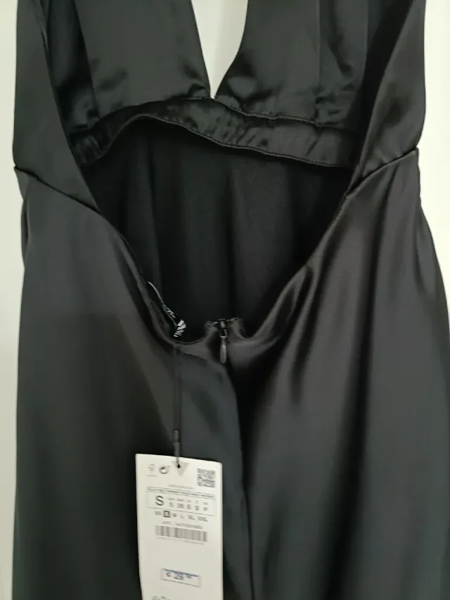 rochie mini cu decolteu adânc Zara – fotografia 4 din 4