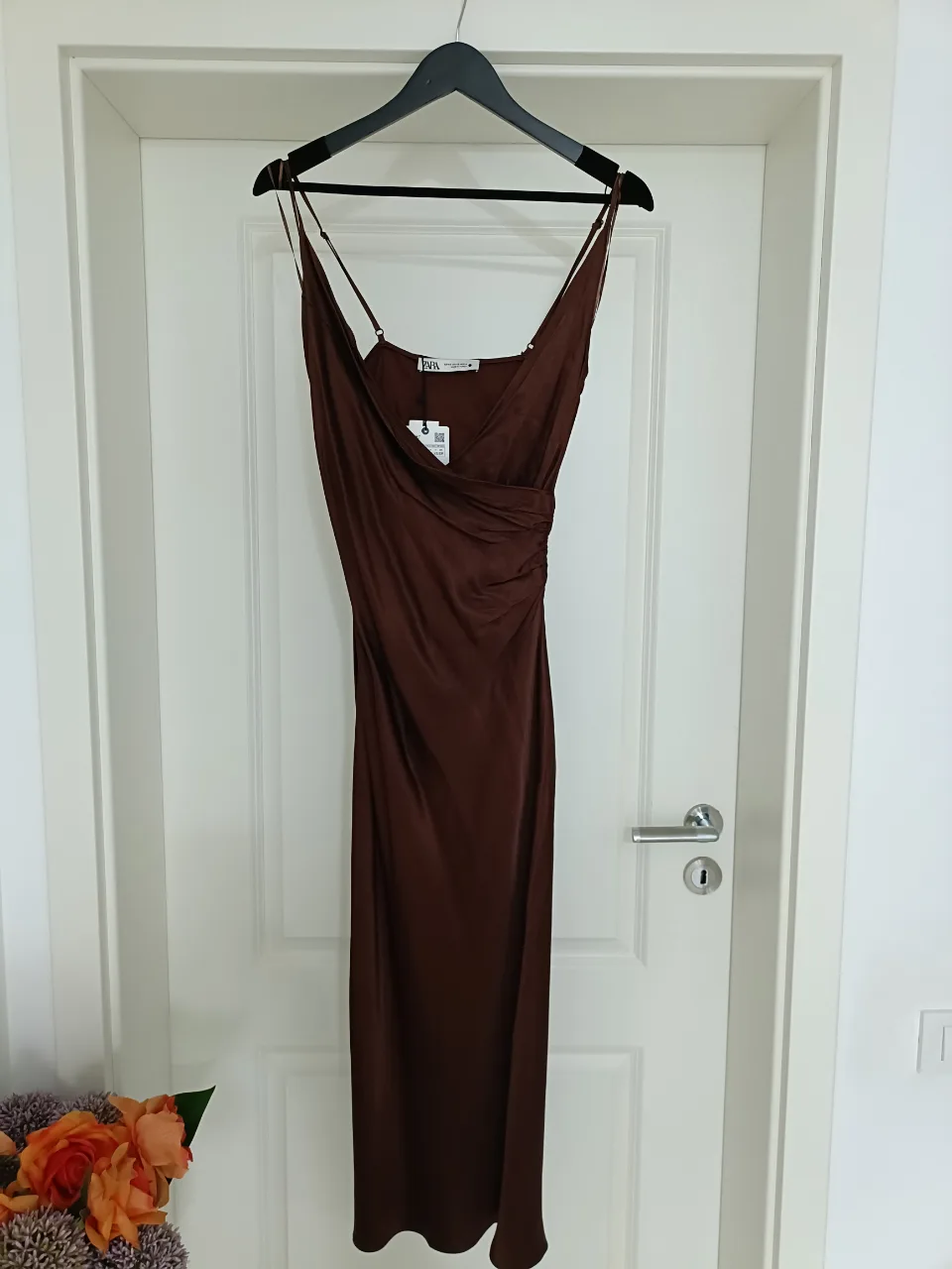 rochie lunga Zara cu decolteu adânc – fotografia 1 din 4