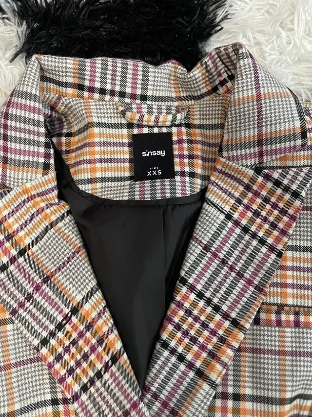 Costum damă în carouri – fotografia 4 din 4