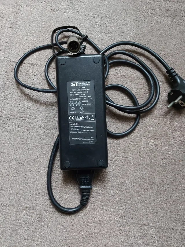 vînd încărcător bicicletă electrică – fotografia 4 din 4
