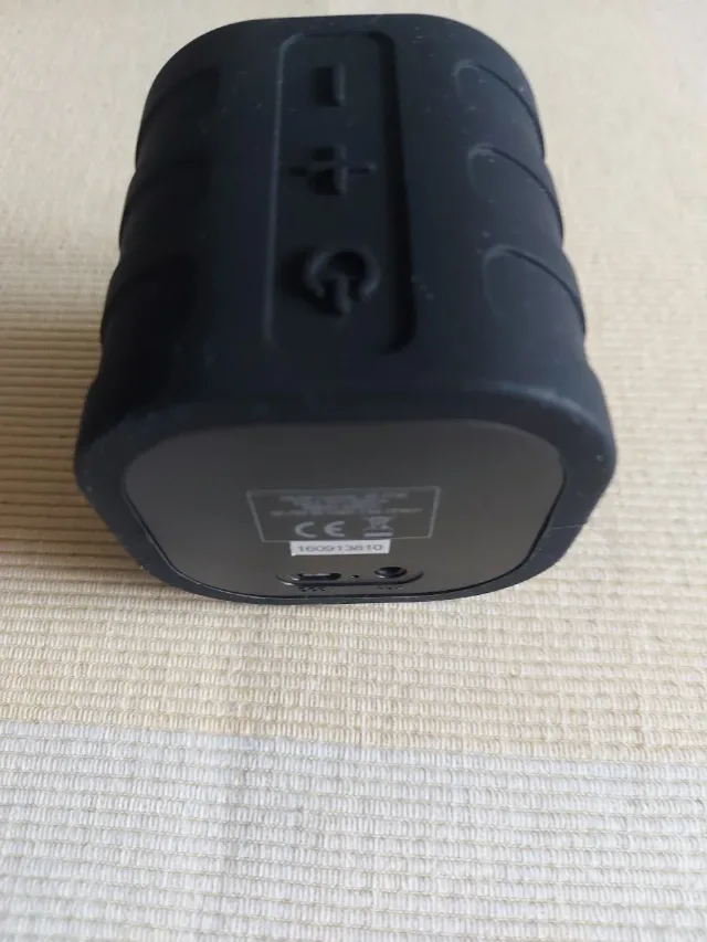 vînd boxă Bluetooth cu led – fotografia 5 din 5