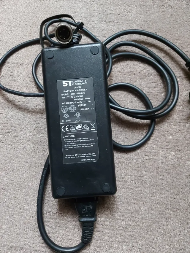 vînd încărcător bicicletă electrică – fotografia 3 din 4