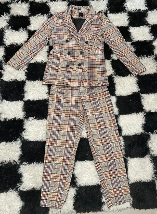 Costum damă în carouri – Barlad, Vaslui