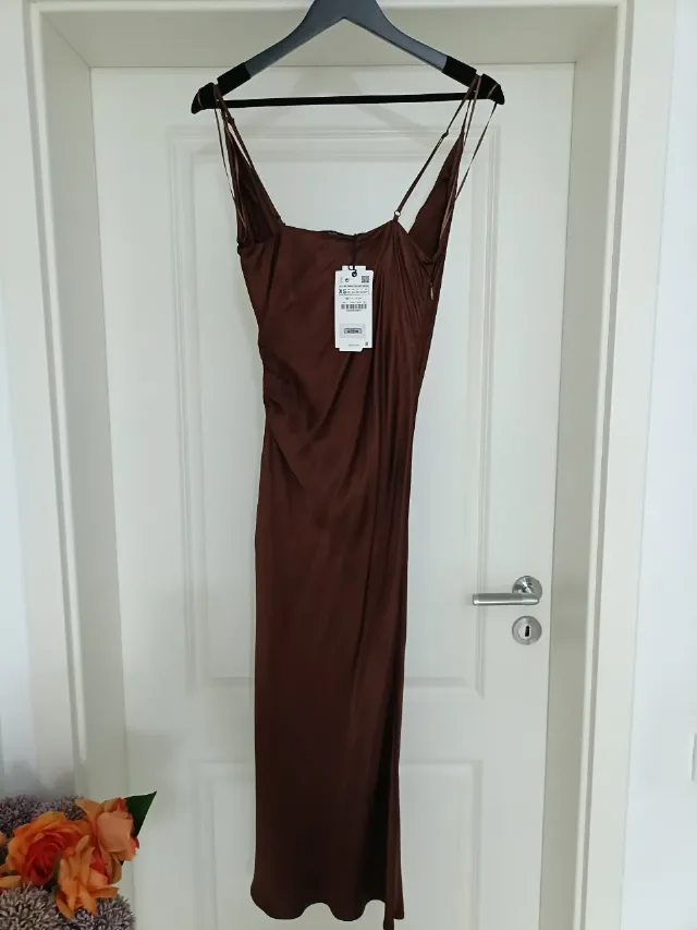 rochie lunga Zara cu decolteu adânc – fotografia 4 din 4