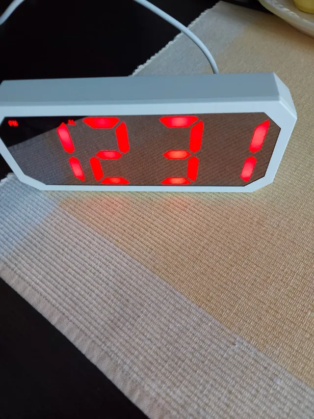 vînd ceas electronic – fotografia 3 din 3