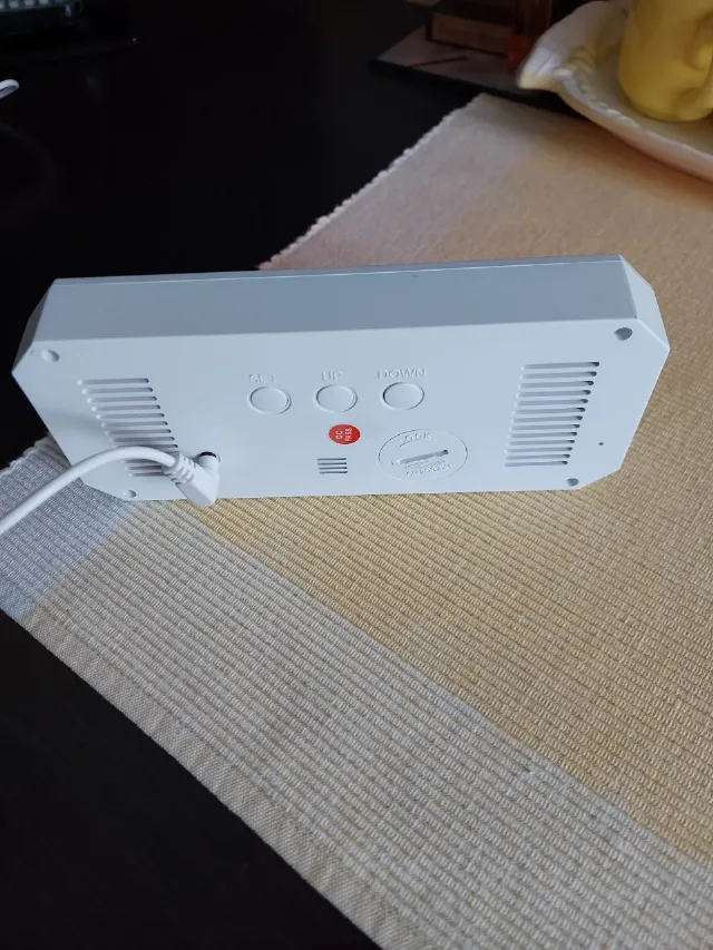 vînd ceas electronic – fotografia 2 din 3