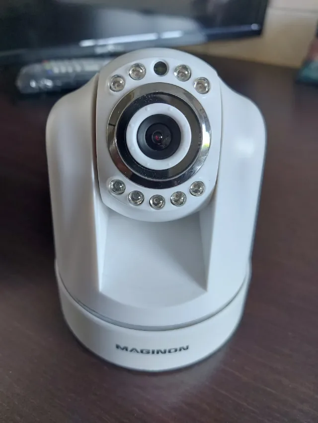 vind cameră supraveghere – fotografia 1 din 5