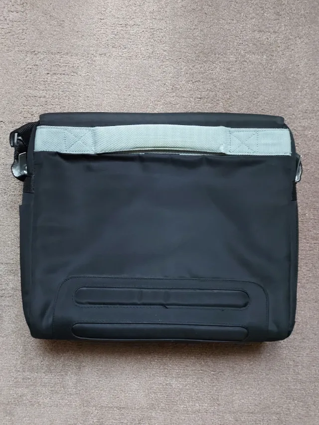 vînd geantă laptop stare foarte bună – fotografia 5 din 5