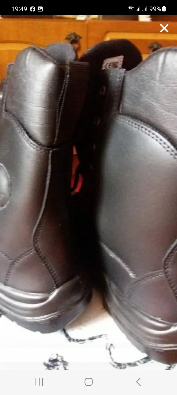 vînd bocanci noi mărimea 44 și 45 noi – fotografia 4 din 4