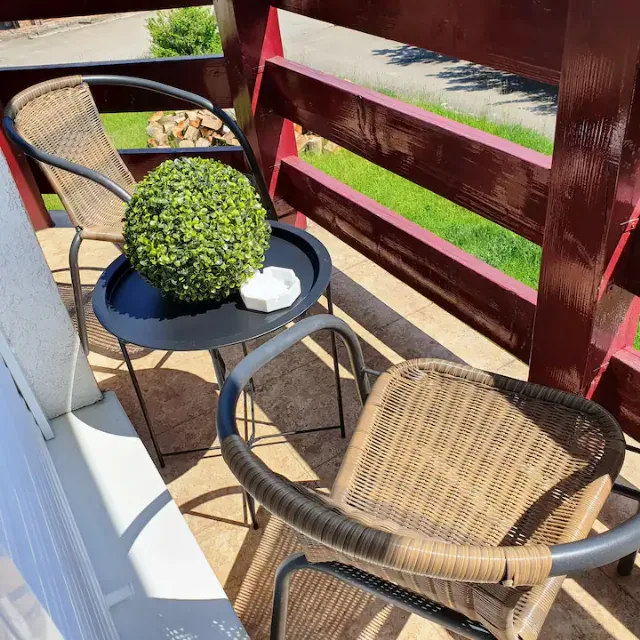 Vand  Studio premium 47,5 m2 in  clădire bine întreținută; la  2 minute de Aquapark Venus si de    Băile Felix ,  Mobilat complet .  Balcon, Parcre pr – Baile 1 Mai, Bihor