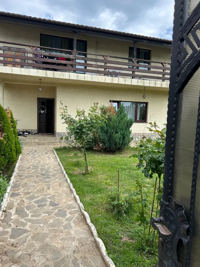 Casa P+1, zonă liniștita, langa padure si lac. – fotografia 2 din 8