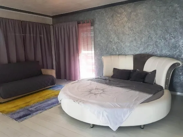 Vand  Studio premium 47,5 m2 in  clădire bine întreținută; la  2 minute de Aquapark Venus si de    Băile Felix ,  Mobilat complet .  Balcon, Parcre pr – fotografia 6 din 6