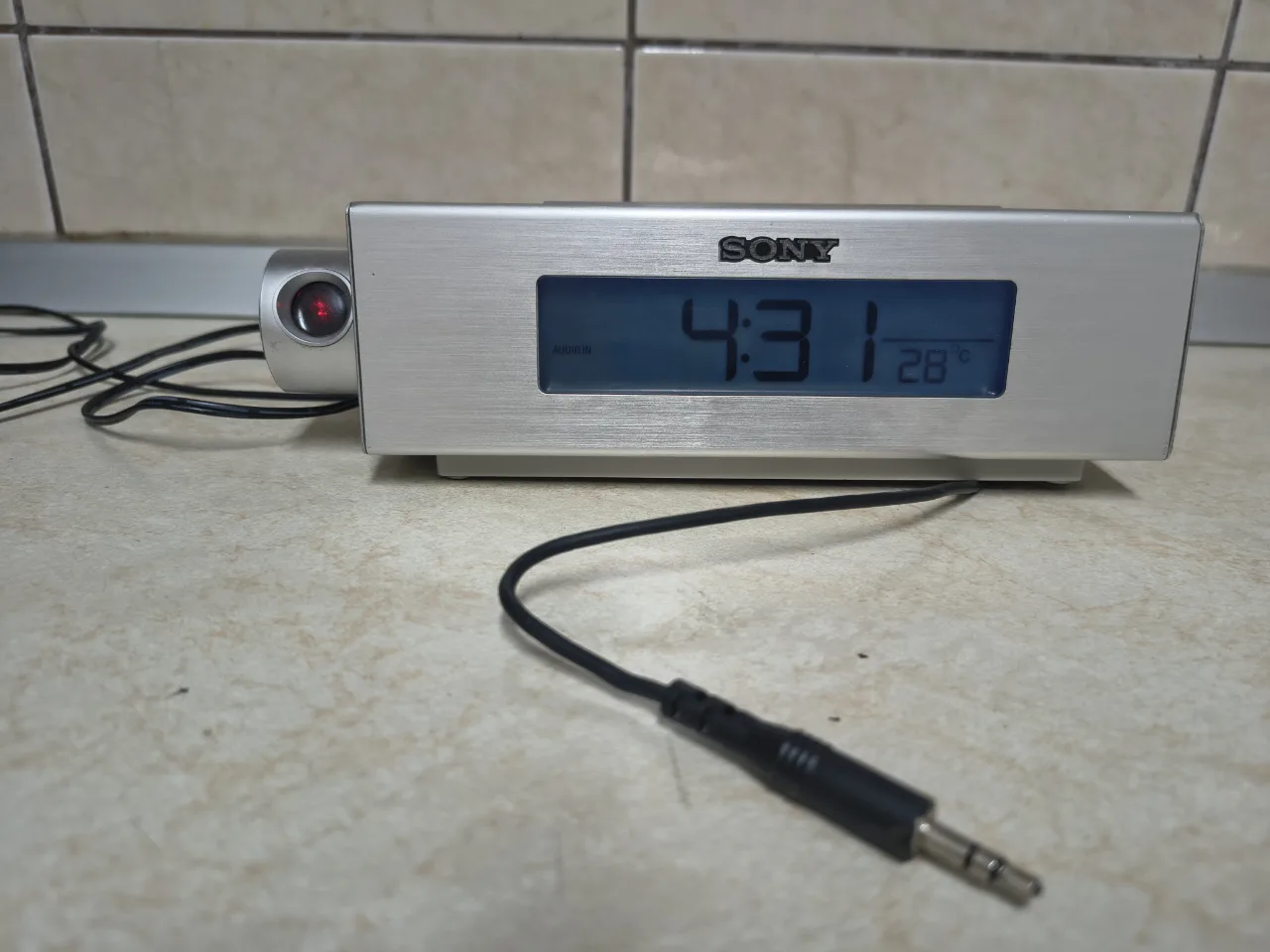 Radio cu ceas si cu u proiector Sony ICF-C717PJ – fotografia 4 din 8